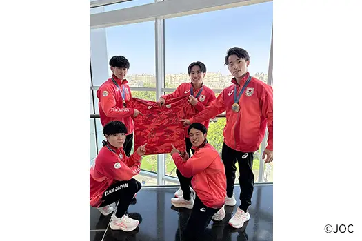 C 賞  ミラノ・コルティナ2026冬季オリンピック TEAM JAPAN メダリストサイン入りTシャツ《先行受付》5名様