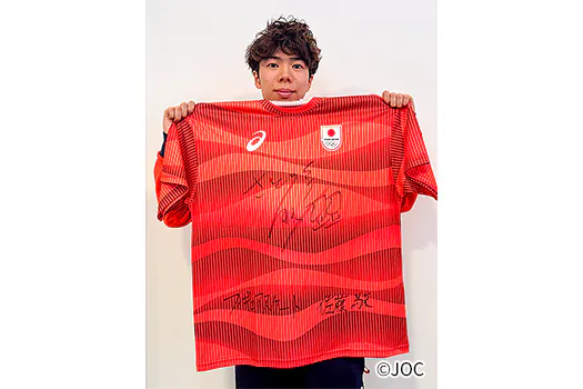 C 賞 ミラノ・コルティナ2026冬季オリンピック TEAM JAPAN メダリストサイン入りTシャツ《スケート／フィギュアスケート 男子シングル  佐藤 駿 選手》 1名様