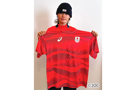 C 賞 ミラノ・コルティナ2026冬季オリンピック TEAM JAPAN メダリストサイン入りTシャツ《スキー／スノーボード 男子ハーフパイプ 山田 琉聖 選手》 1名様