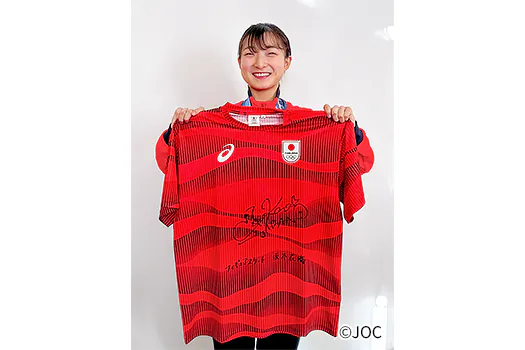 C 賞 ミラノ・コルティナ2026冬季オリンピック TEAM JAPAN メダリストサイン入りTシャツ《スケート／フィギュアスケート 女子シングル 坂本 花織 選手》 1名様